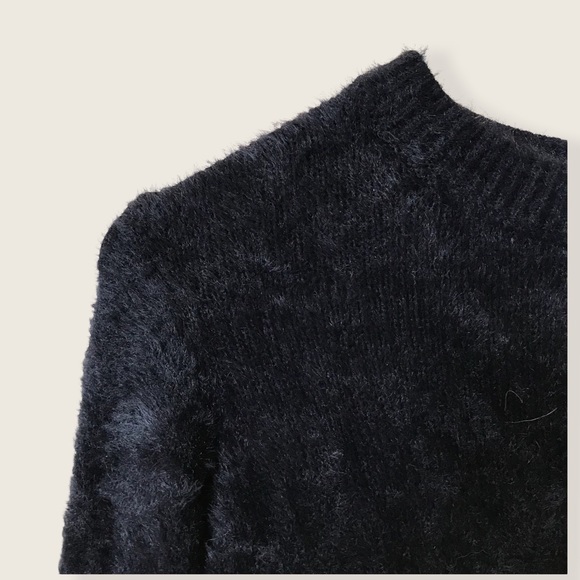 Aritzia Sunday Best Black Cozy Fuzzy Knit Fall/Winter/Spring Kitten Crop Sweater - Picture 8 of 13